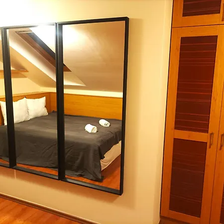 Central Aparthotel Near Opera 4*